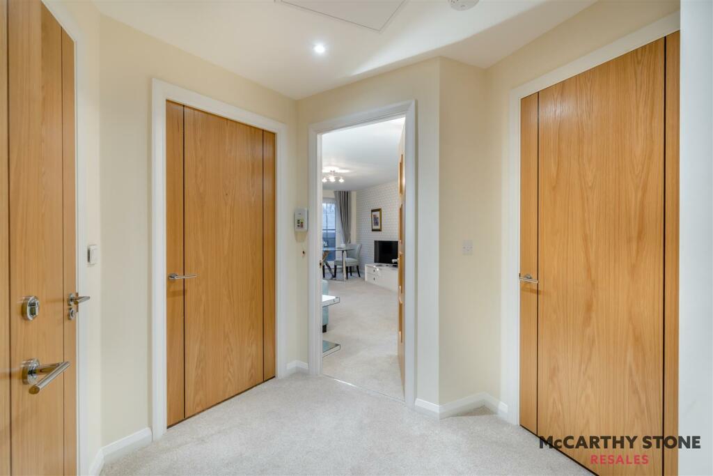 8583526-interior13.jpg