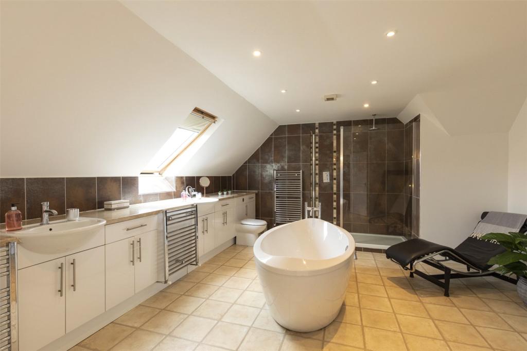 En Suite Bathroom
