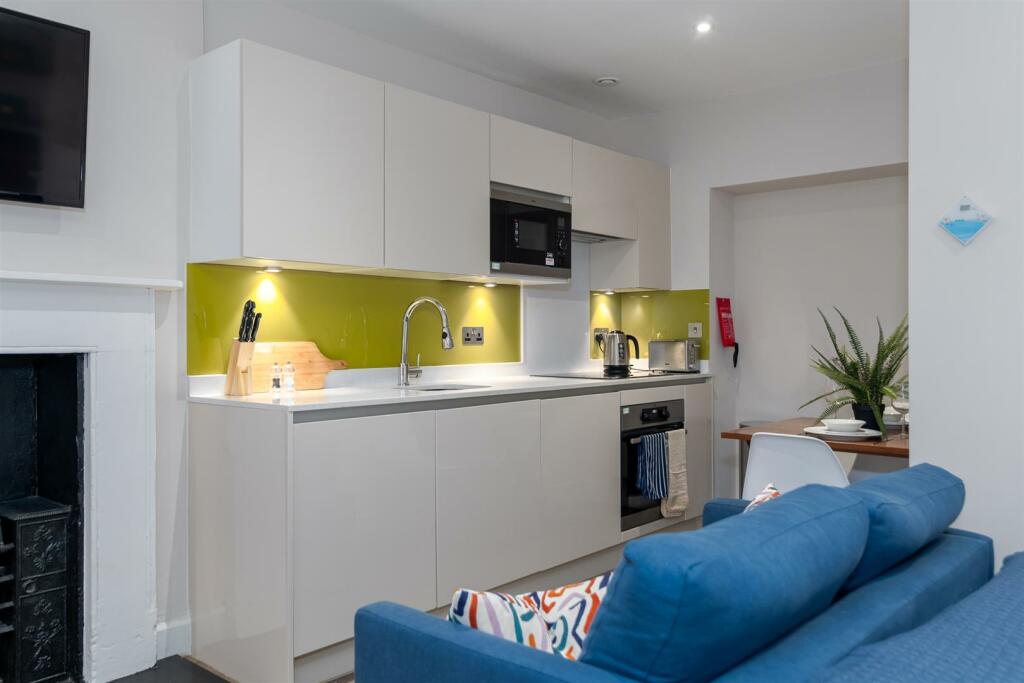 Charlottes Rise No.15 Apt 1 (20).JPG