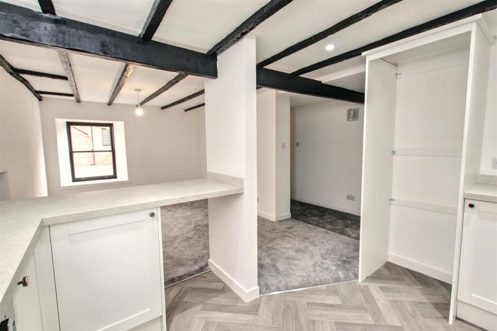 5- KItchen.jpg
