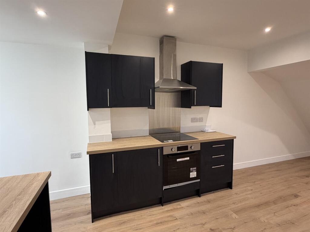 Kitchen 2.jpg
