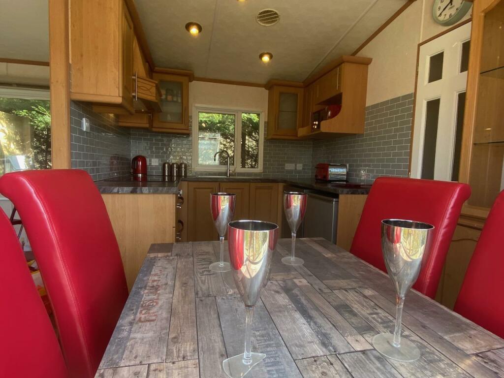 KITCHEN/LIVING AREA