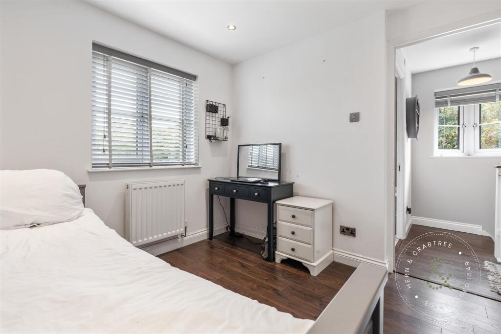 Halifax Close, Hern Crabree (31).jpg