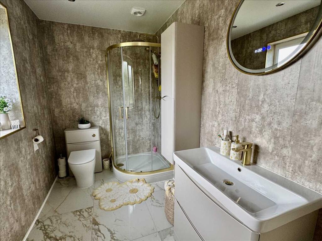 ENSUITE SHOWER ROOM