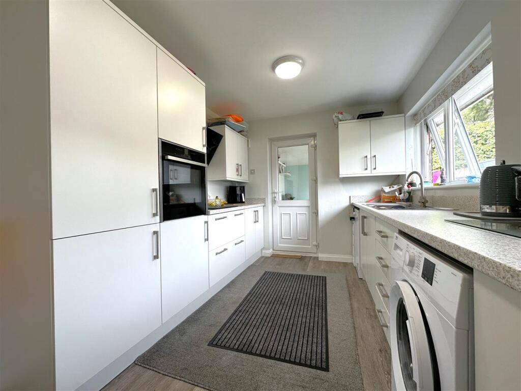 Stylish Modern Kitchen 635