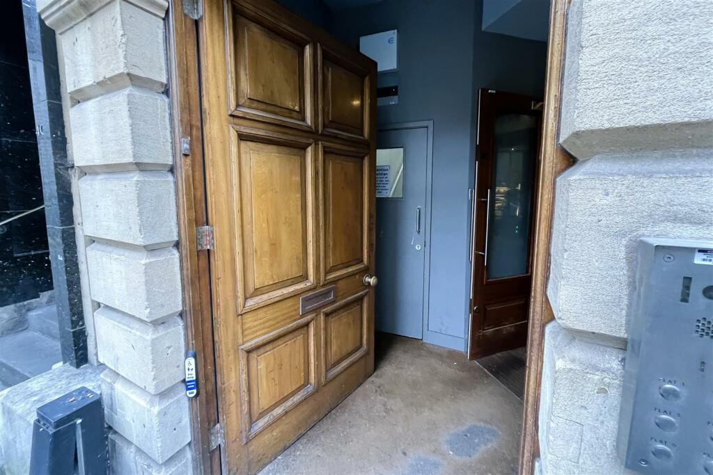 Flat 2, 38 Corn Street, City Centre Bristol BS1 1H