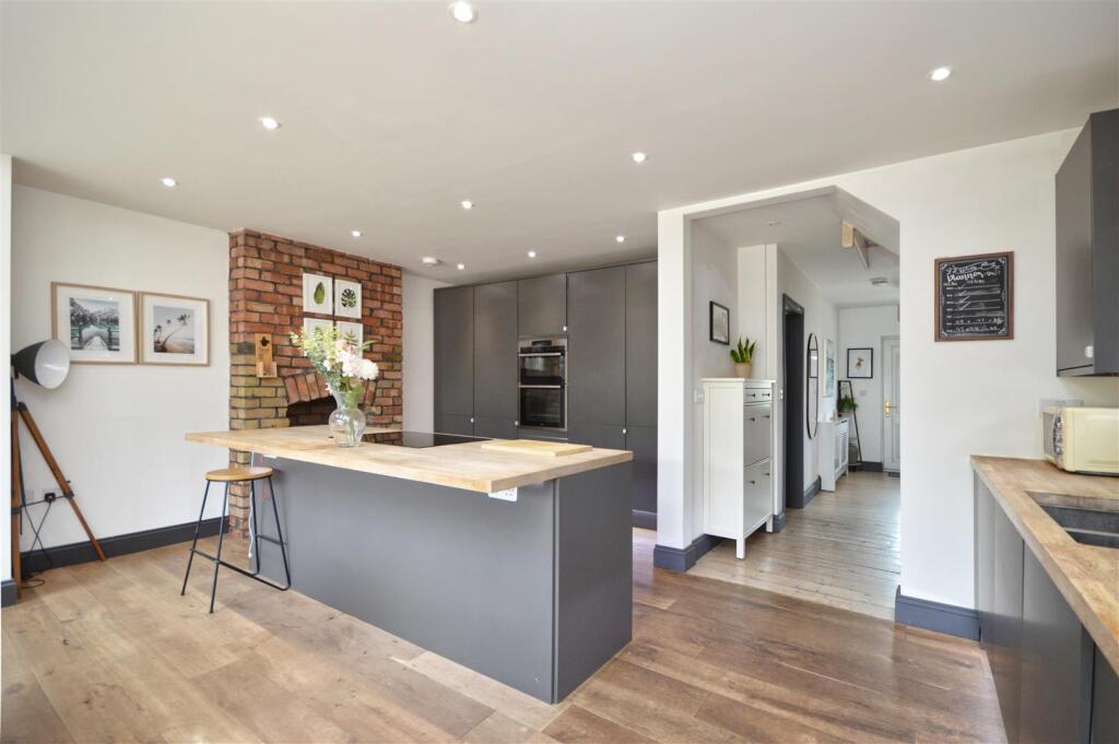 Open Plan Kitchen / Diner / Family Room