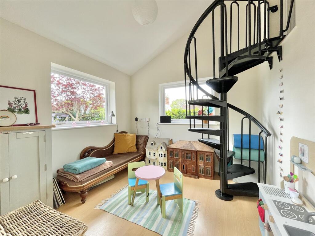 Bedroom/Day room