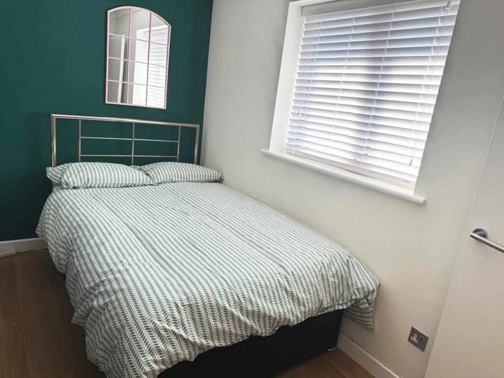 6 Wren Court - Bed