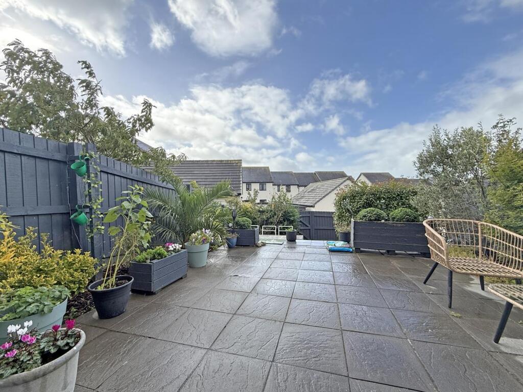 Coscombe Circus 25 - Patio.jpg