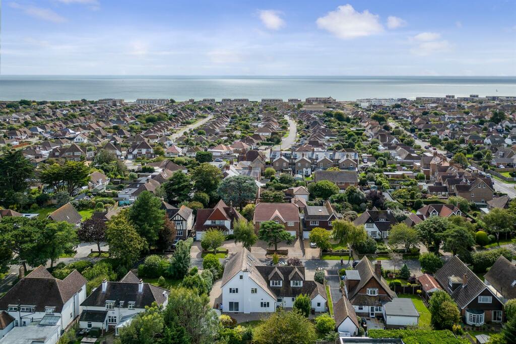 7 Bushby Avenue 2024 Final-14.jpg