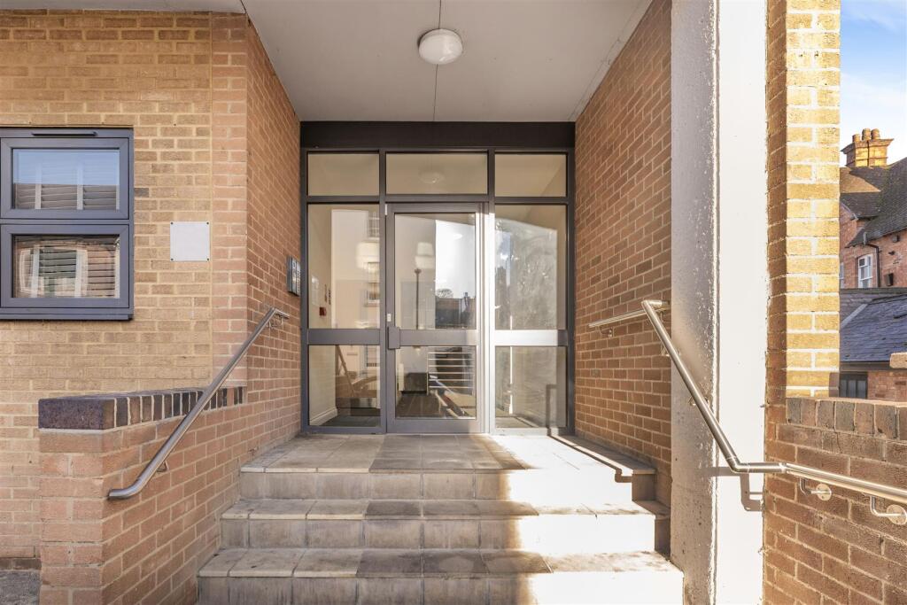 Flat 8, 30 Crouch Street, Banbury-3.jpg