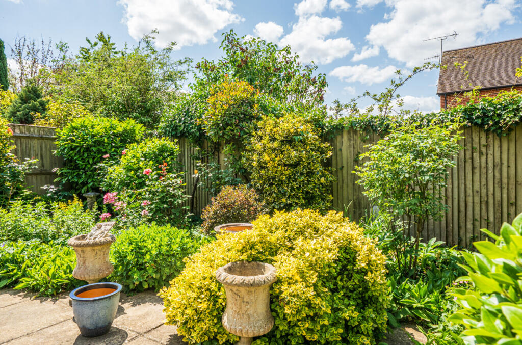 1-1303744-1-683d9...