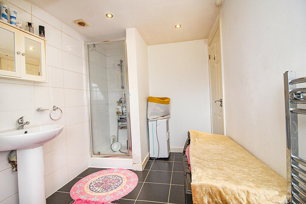 1024px.2230642__1658847344-13244-ShowerRoom1.jpeg