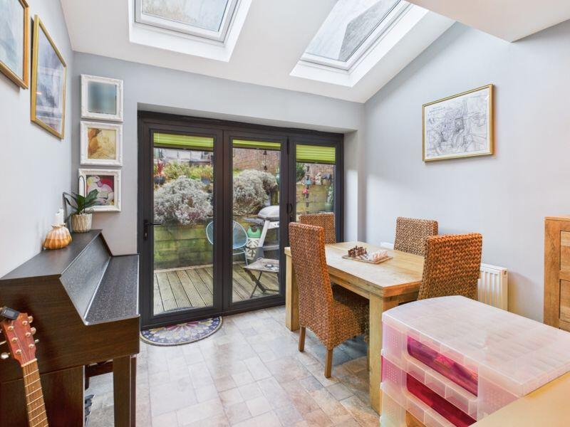 Open plan family dining to garden