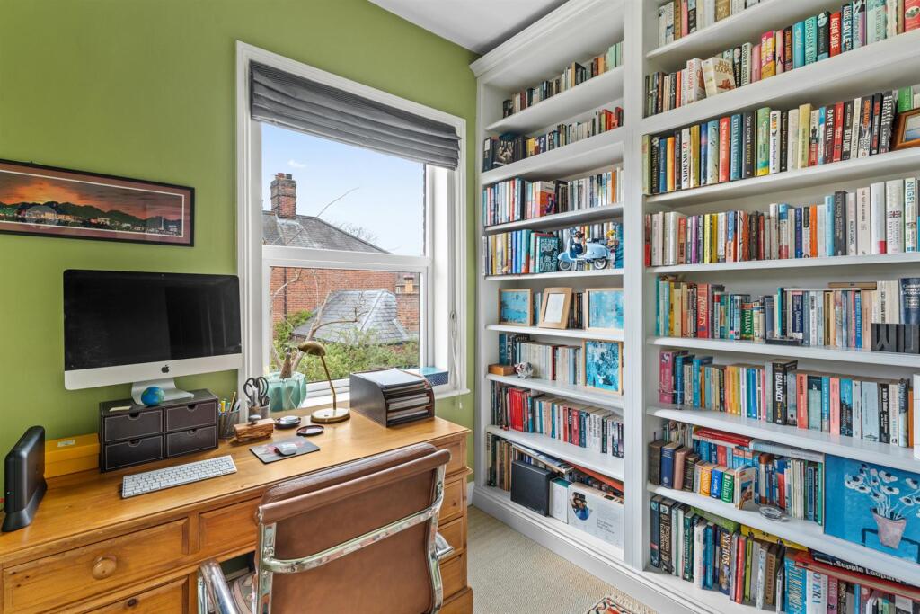 4 Bartholomews Close - 030.JPG