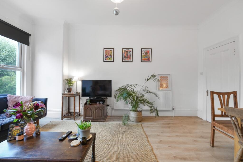 1533100065 - 82c South Croxted Road, SE21 - 1.jpg