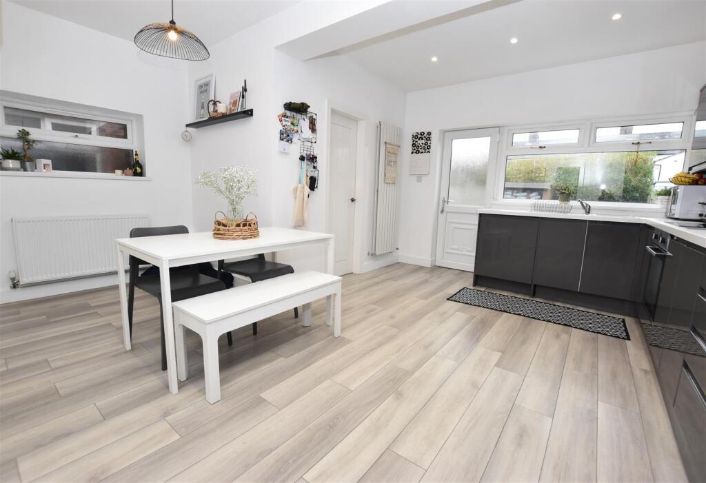 Dining Area.JPG