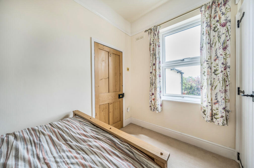 1301985-22-683872...