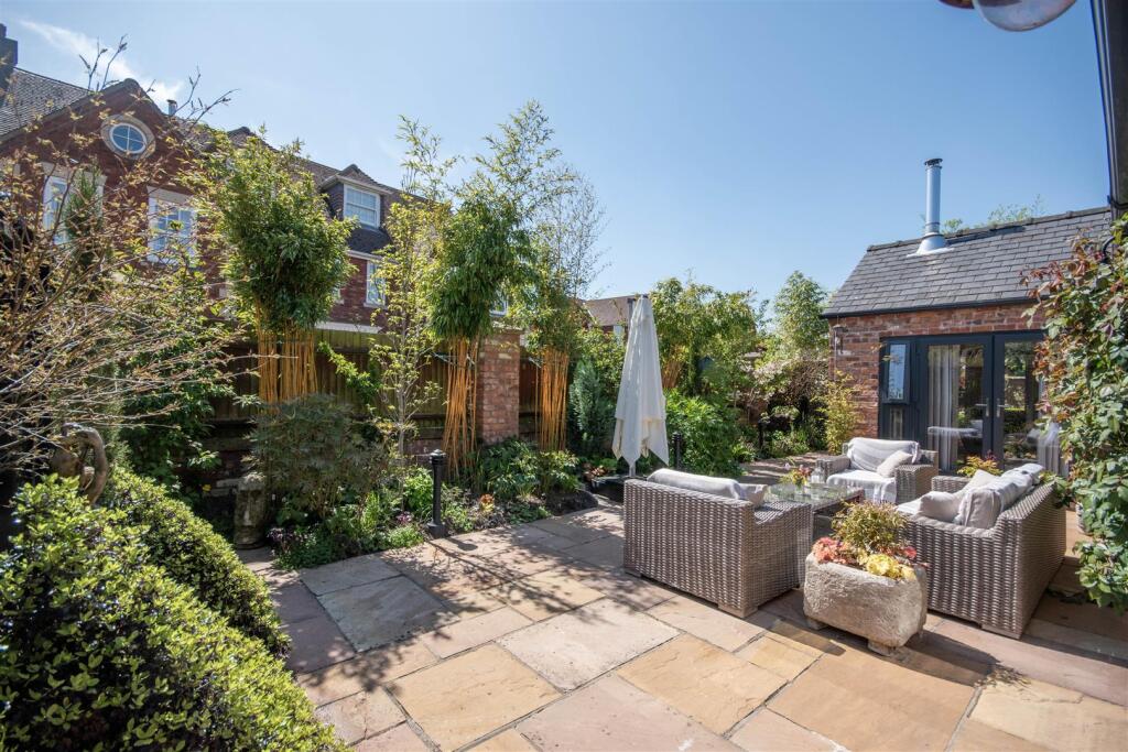 Additional Photograph