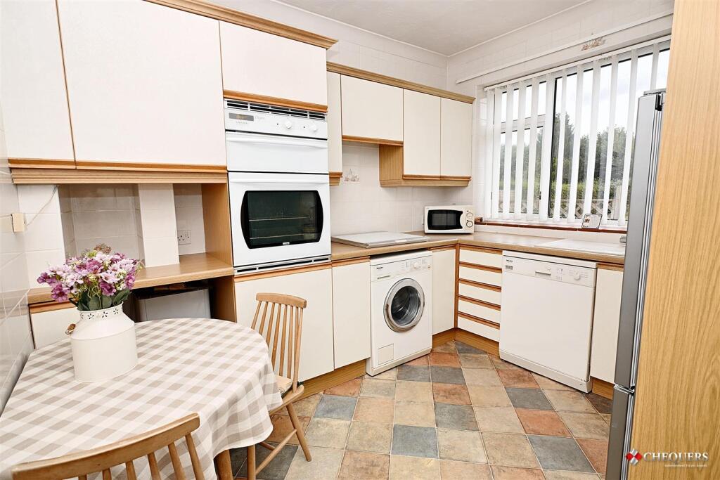Kitchen/ Breakfast room