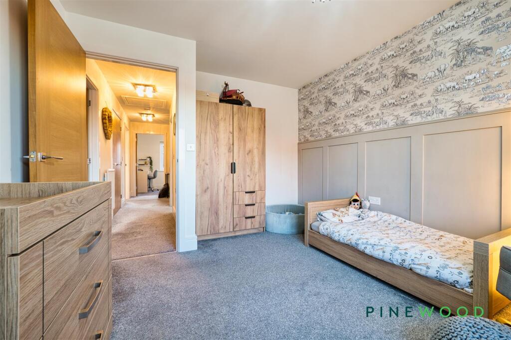 BEDROOM 2