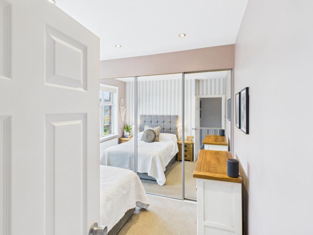 CAM04233G0-PR0029-STILL016