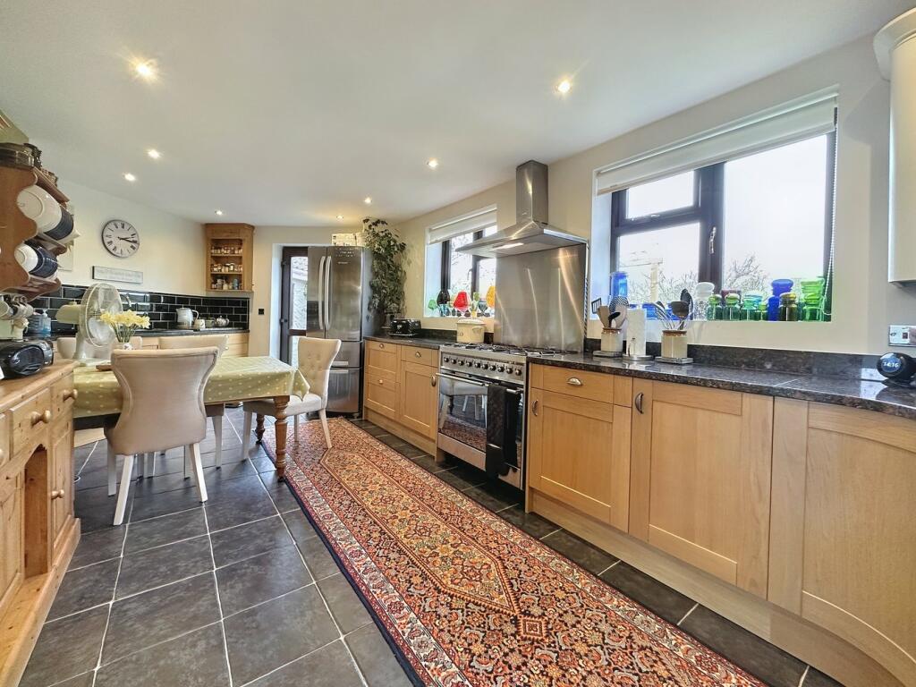 Kitchen/ Breakfast R