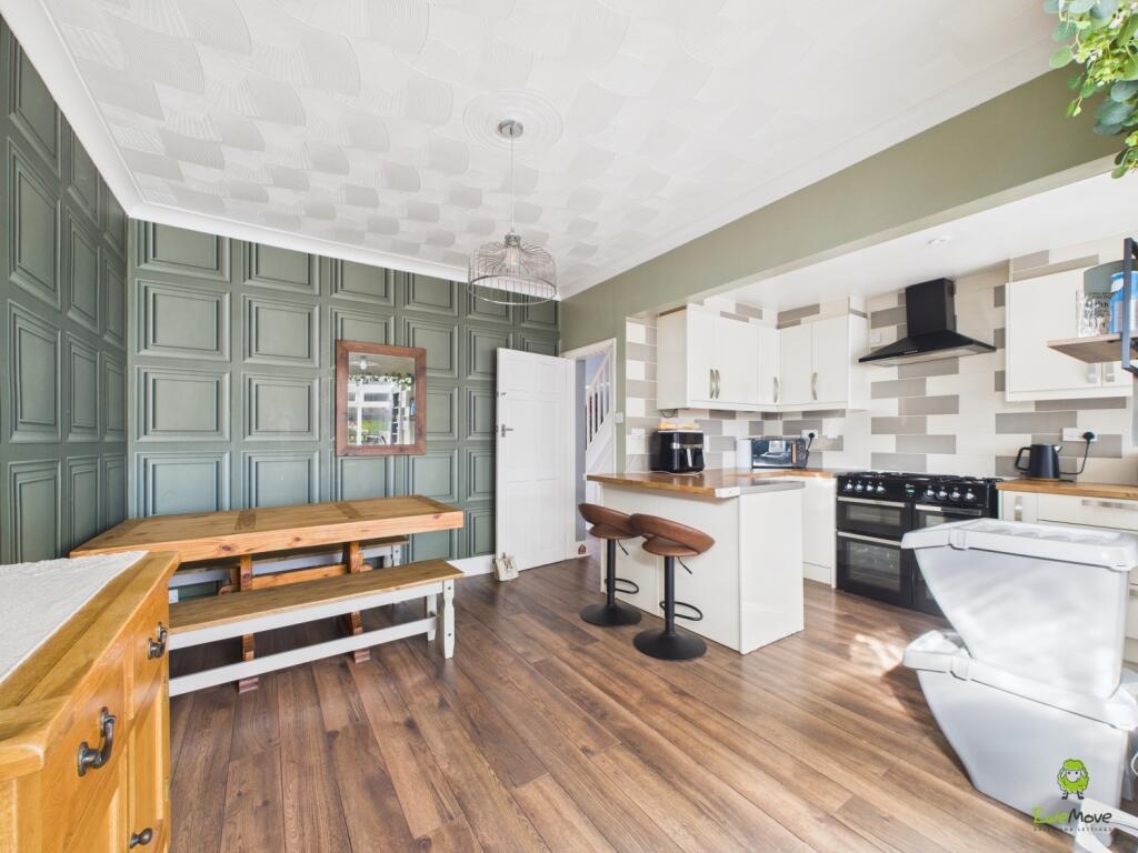 CAM03779G0-PR0301-STILL011