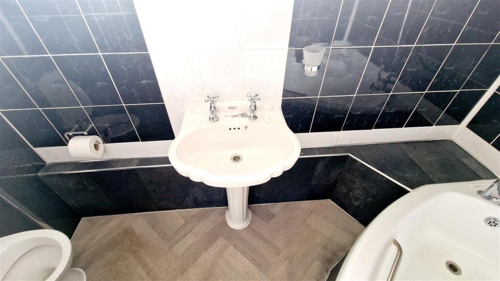 Alt Bathroom