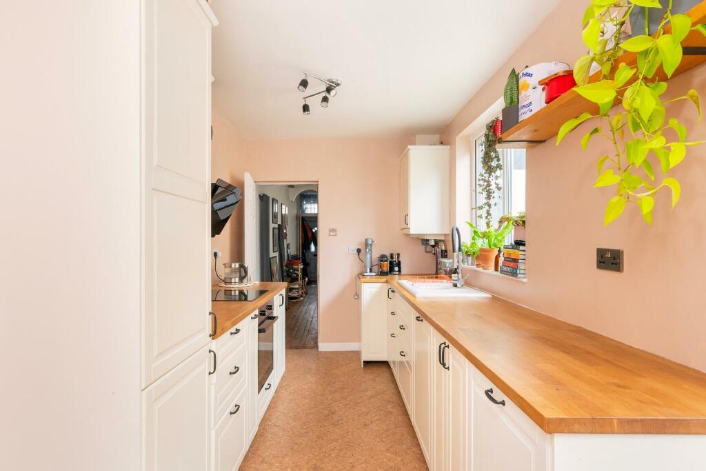 7O9RBN - Kitchen B.jpg