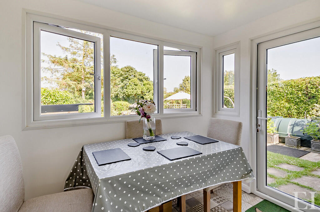 8652526-interiorW...