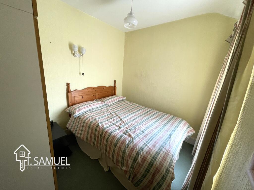 Bedroom 2.JPG