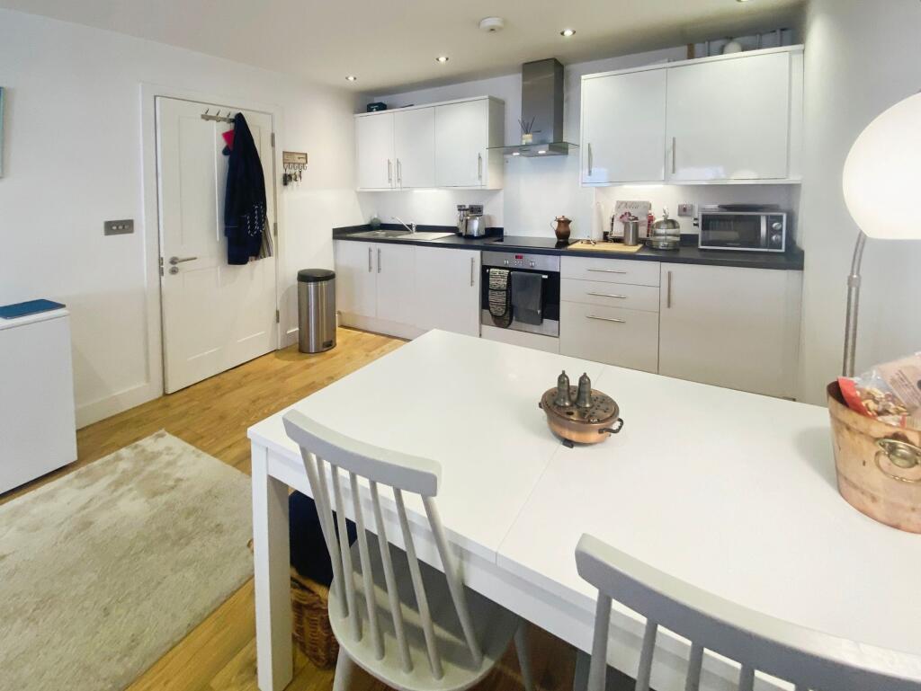 Lounge Diner/Kitchen