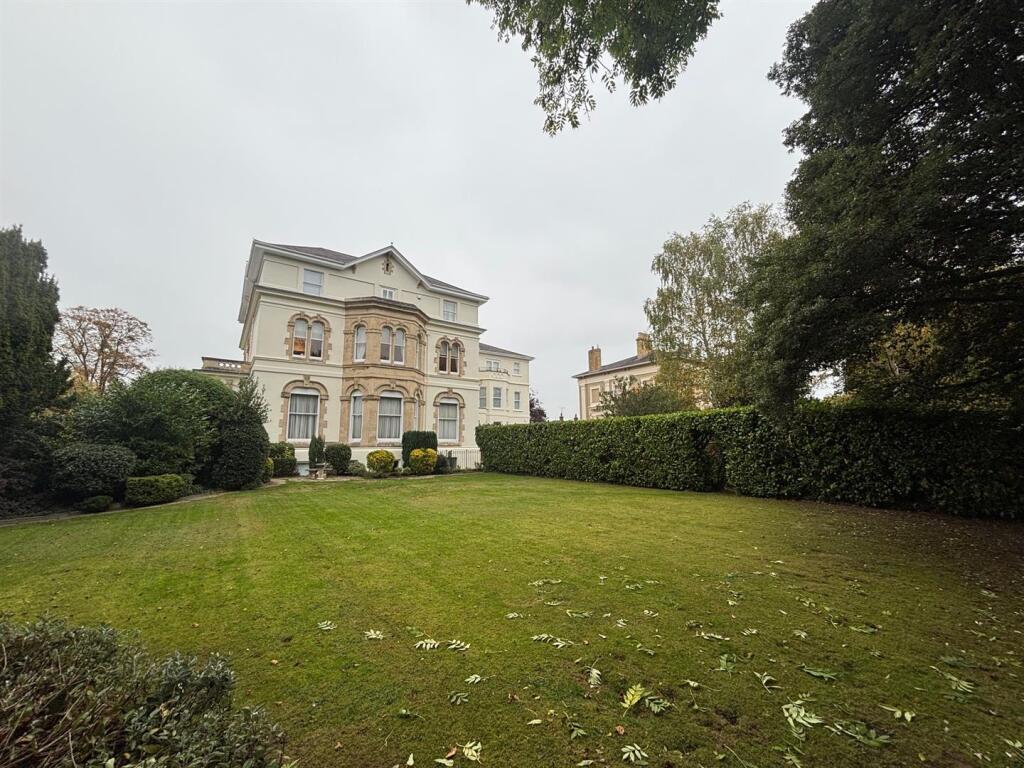 Queensholme Front Ext Garden.jpg