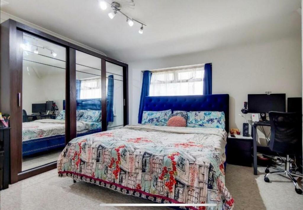 Master bedroom1