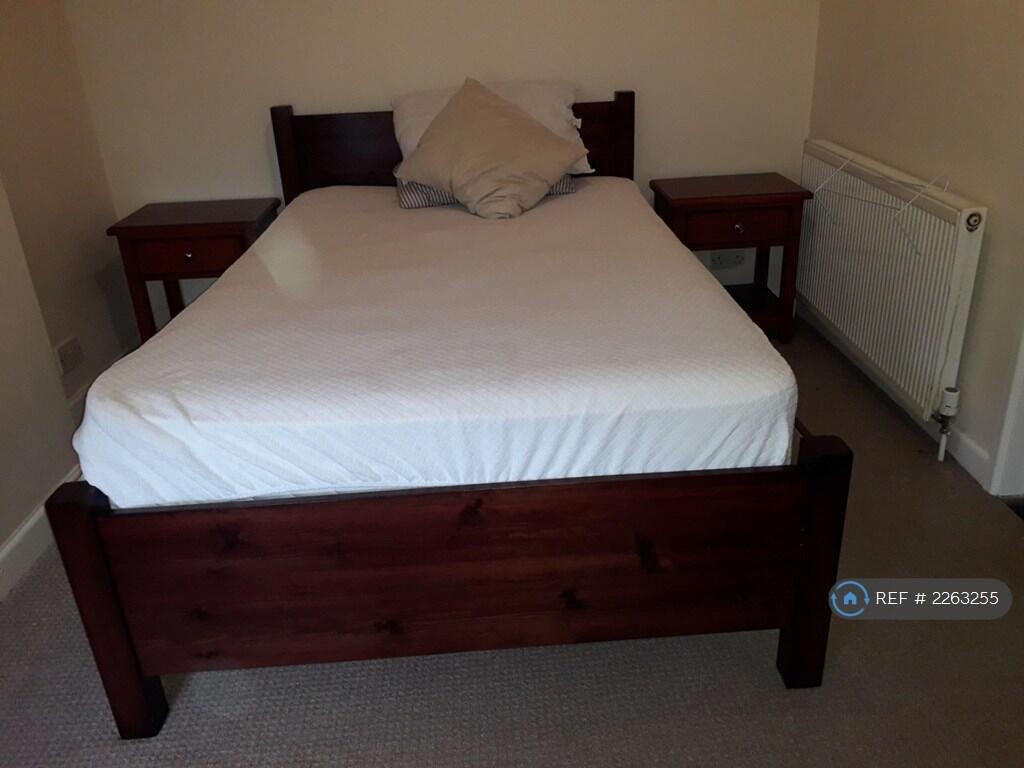Double Bed And Bedside Units
