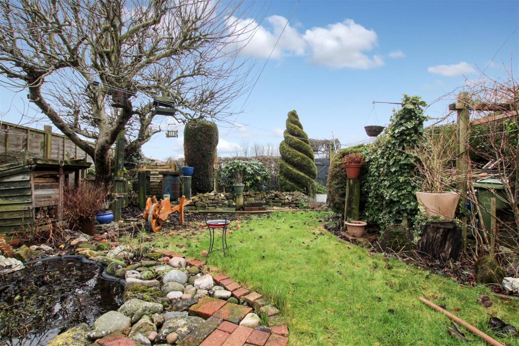 Rear Garden - b.JPG