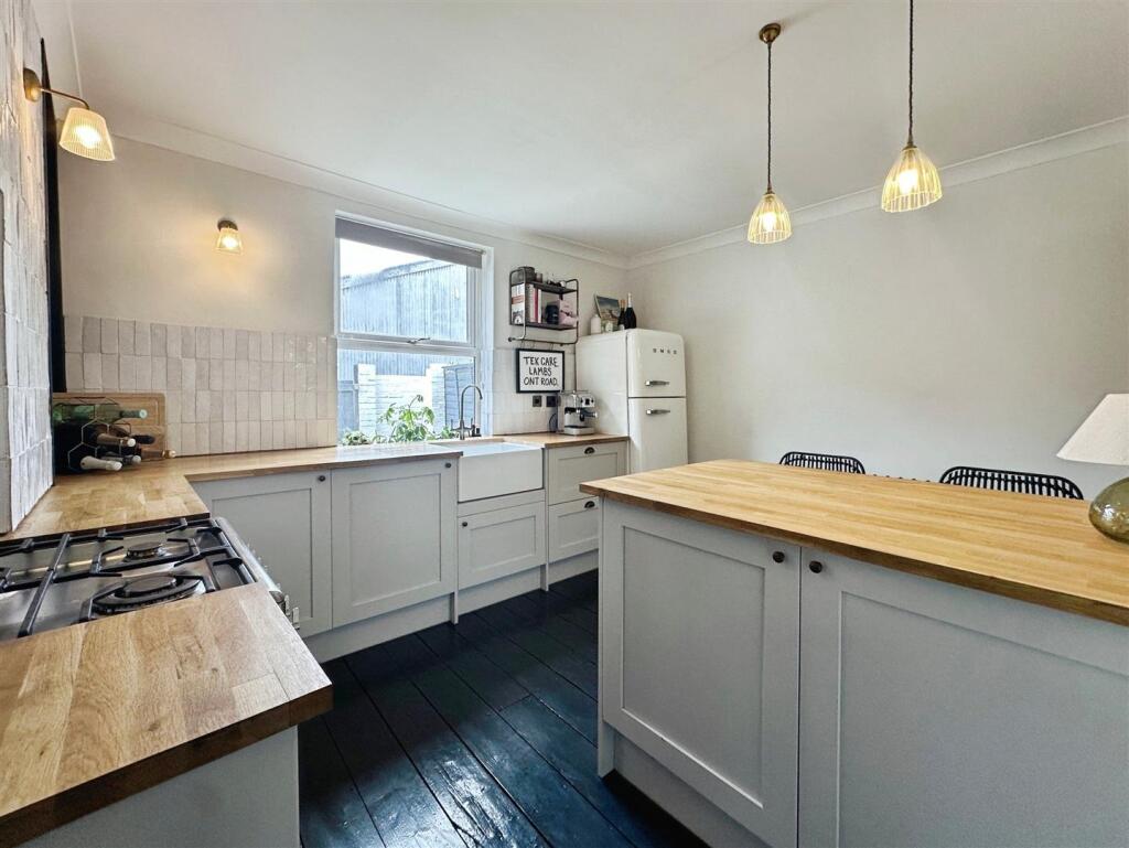 3d3760f5--4809-8F01-892FBE05AA27-61268-000013EE565