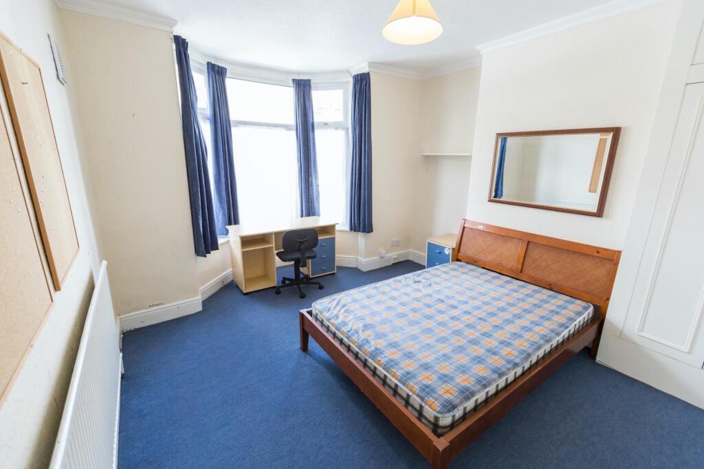 Bedroom 1.jpg