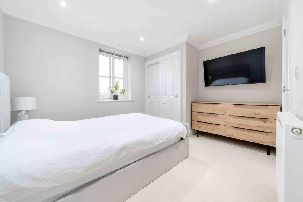 Principal bedroom