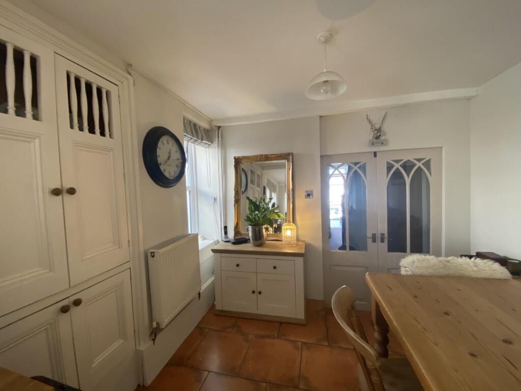 Kitchen2.jpg