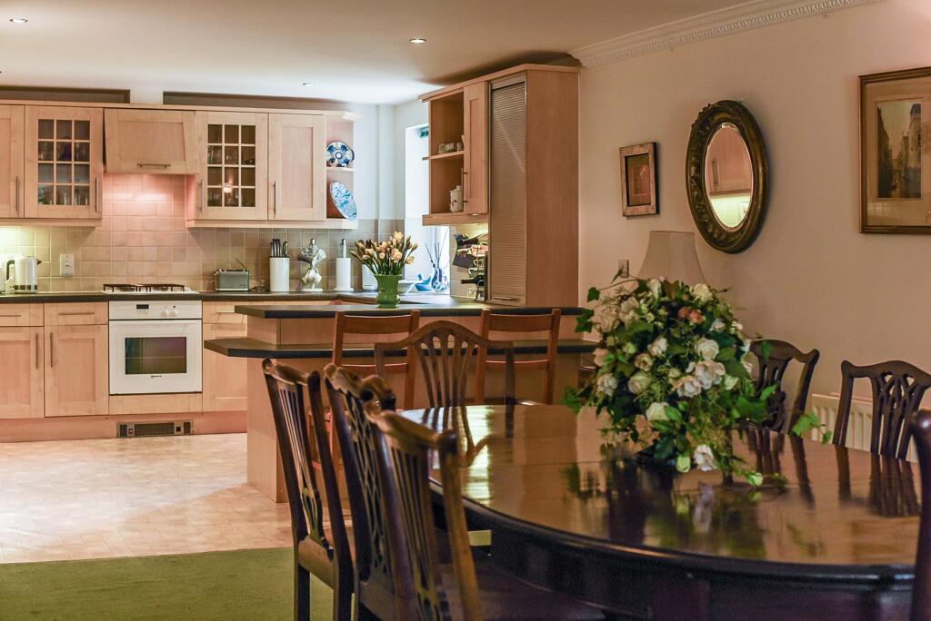 Kitchen/Dining