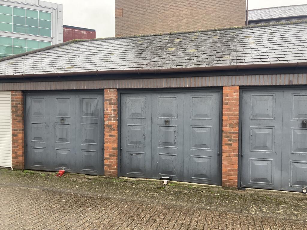 Garage Tiffany