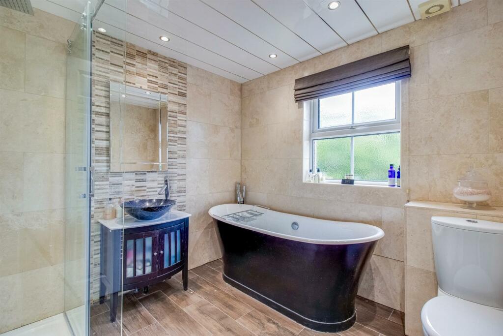 BATHROOM/W.C.