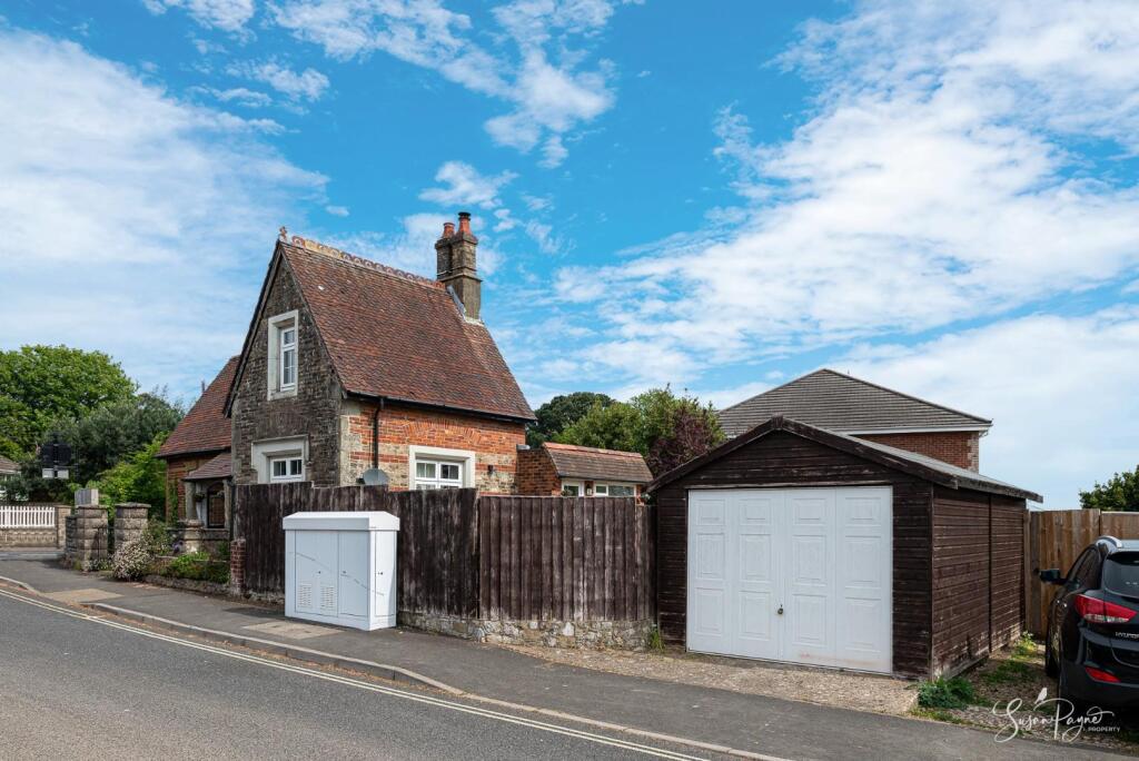 Garage/Driveway