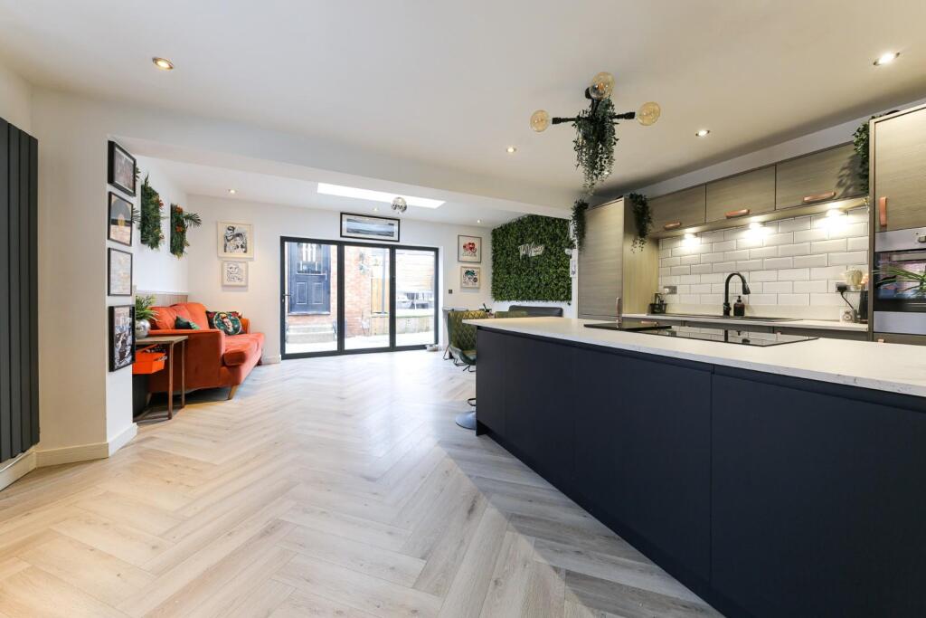 Kitchen dining Snug room.jpg