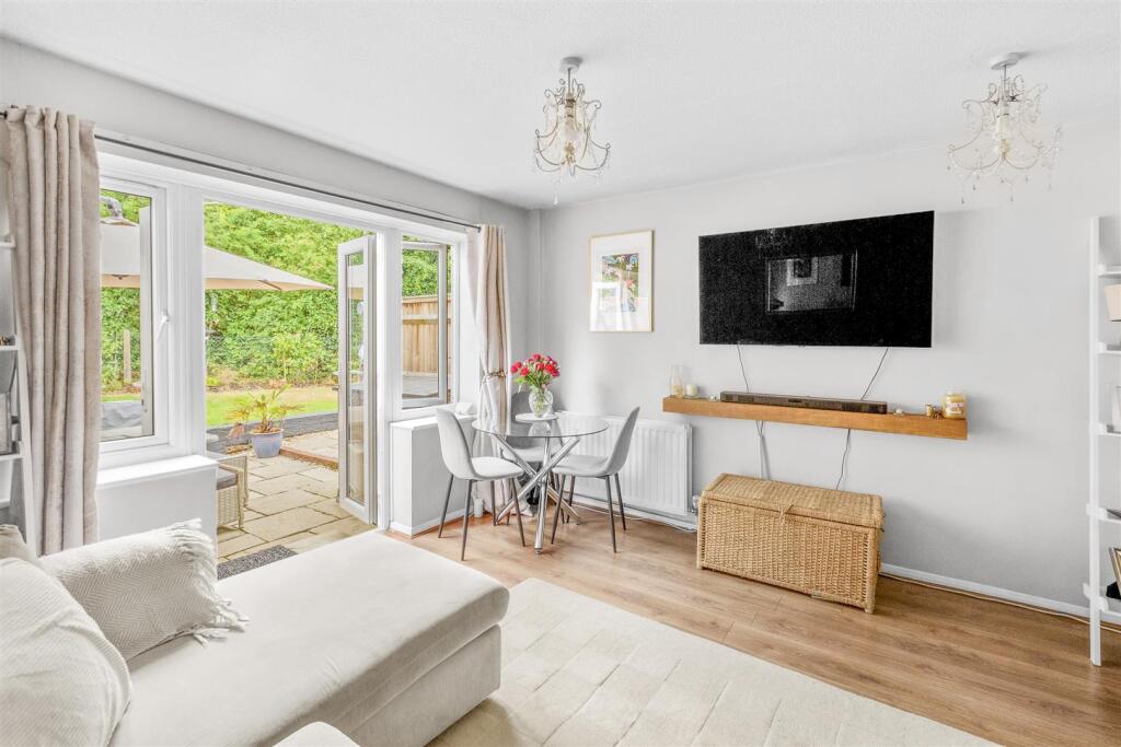 20 Boughton Way, HP6 6PU-10.jpg