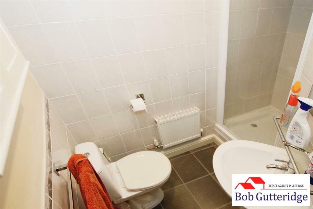 EN-SUITE SHOWER ROOM