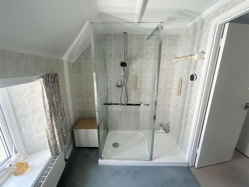 SHOWER ROOM